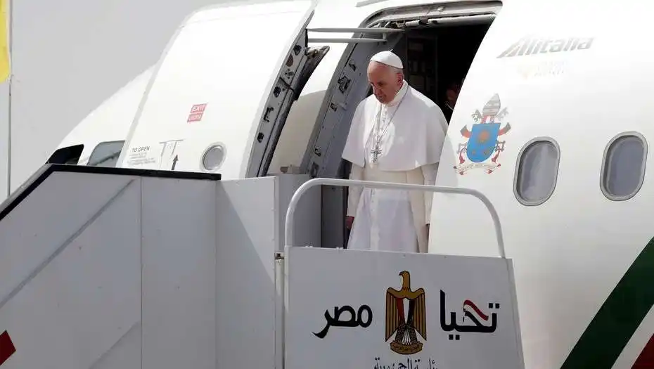 Francisco llegó a Egipto en un viaje centrado en la paz