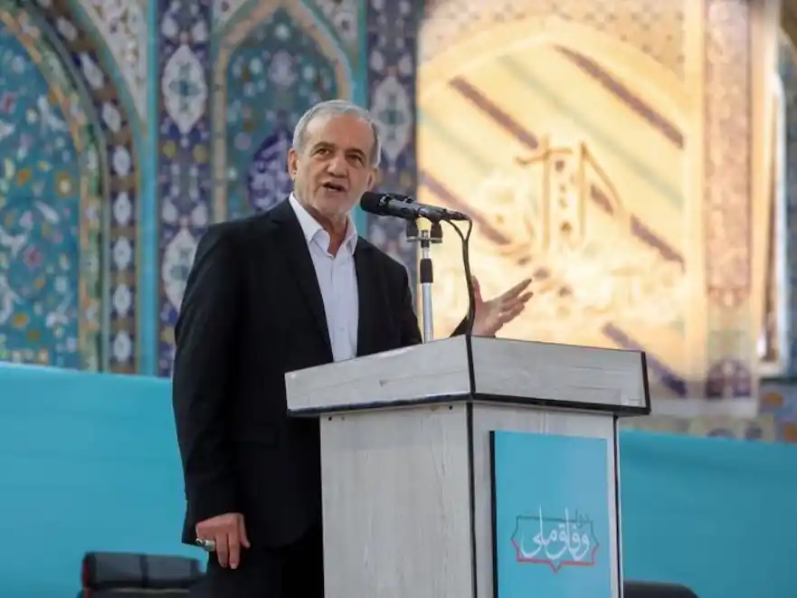 Pezeshkian aseguró que su país resistió con valentía y no busca desarrollar armas atómicas. Foto: REUTERS