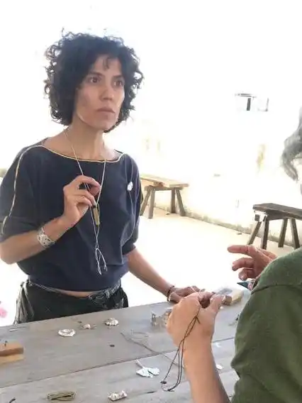 Un cruce entre la joyería como objeto de expresión artística
