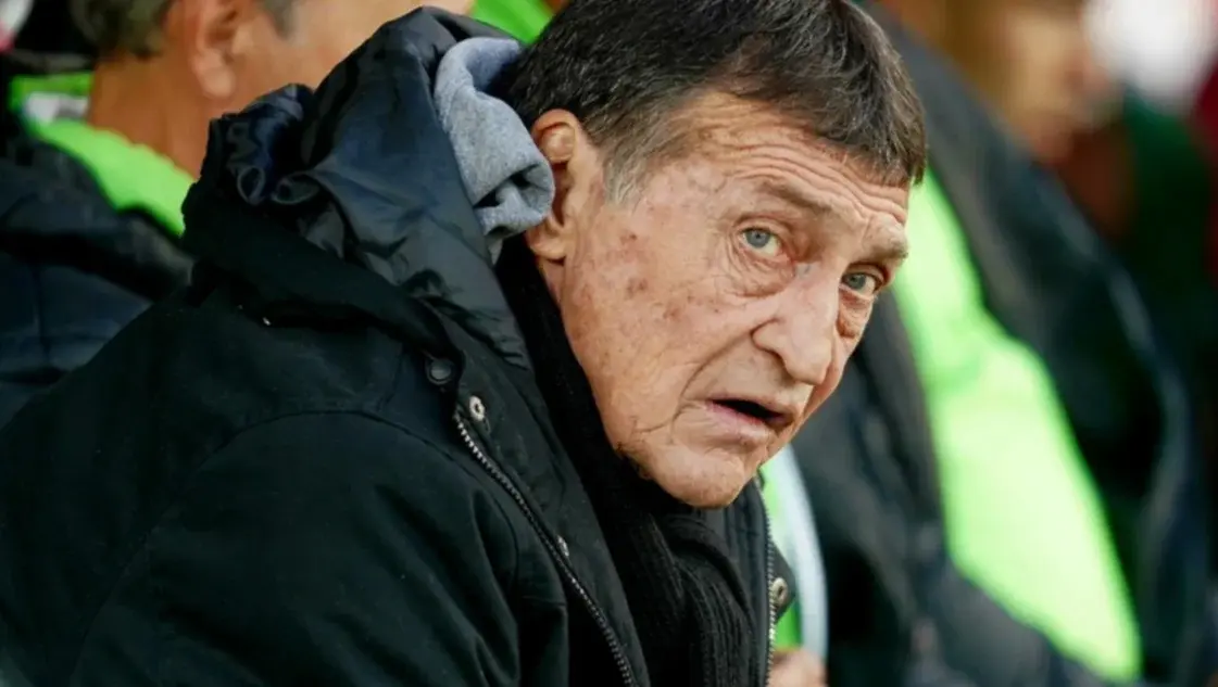 Susto en Banfield: Julio Falcioni se sintió mal en el entrenamiento y fue internado
