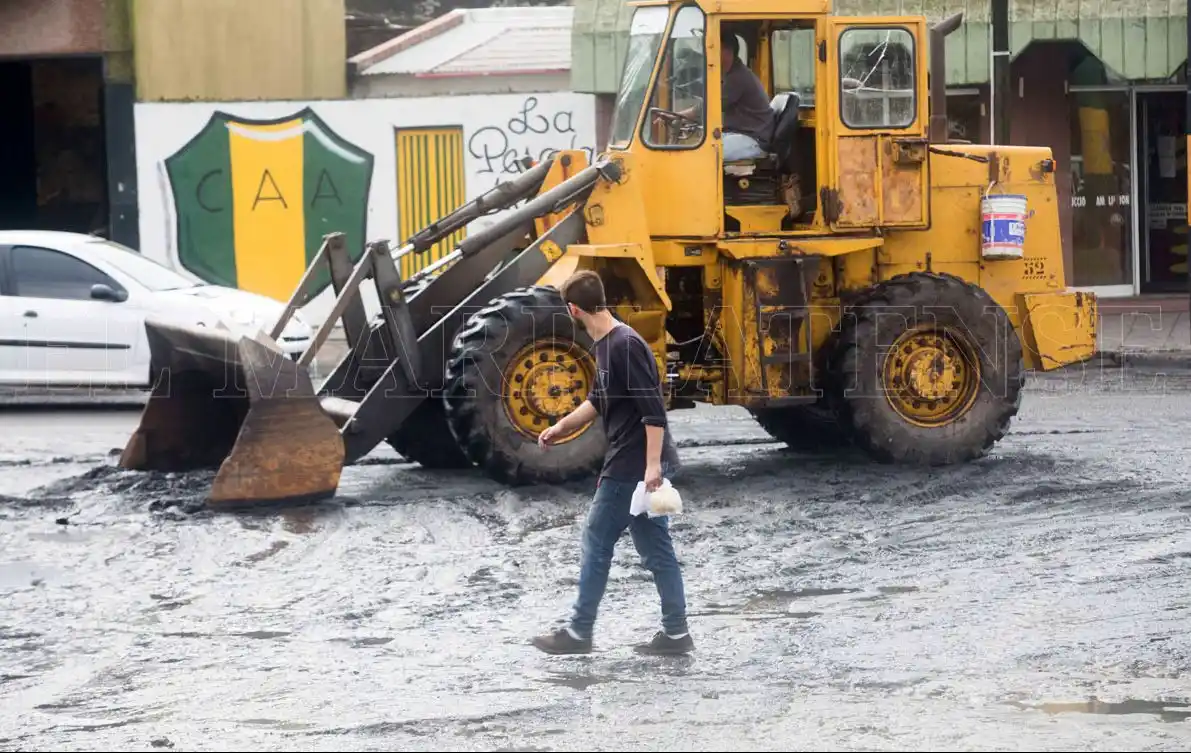 OSSE adquirió nuevas retroexcavadoras para la limpieza de canales de agua