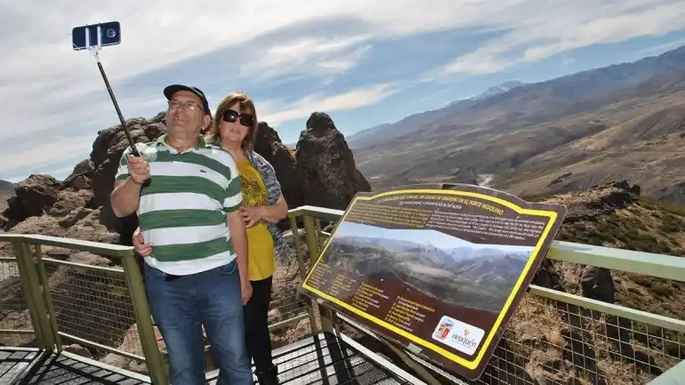 Un pueblo neuquino apuesta fuerte al turismo de “ovnis”