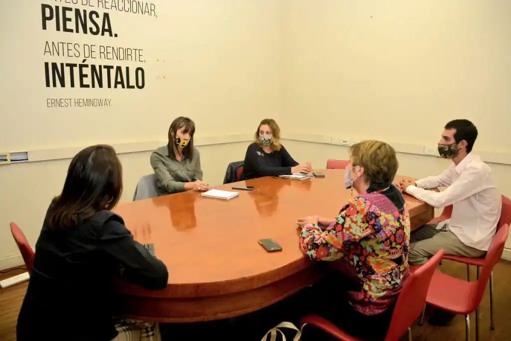 Autoridades locales mantuvieron una reunión con la directora provincial de Educación