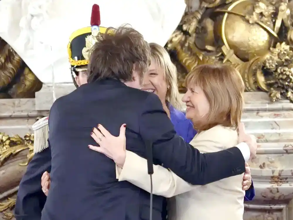 El presidente Milei con la ministra Monteoliva y la senadora Bullrich.