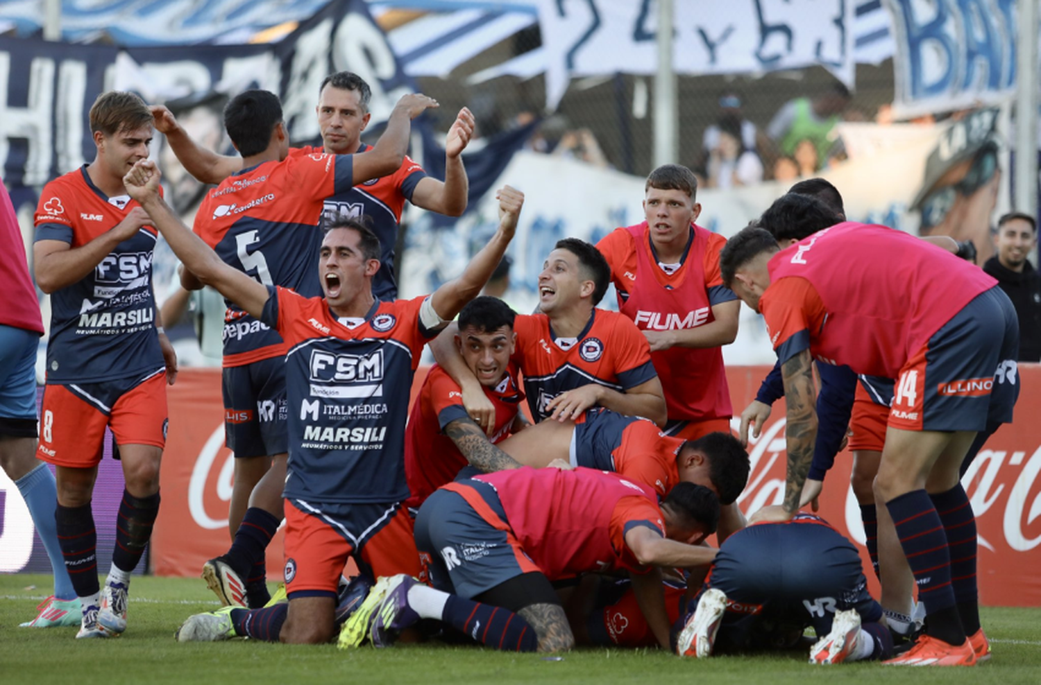 Historia rosarina: Central Córdoba eliminó a Gimnasia por penales