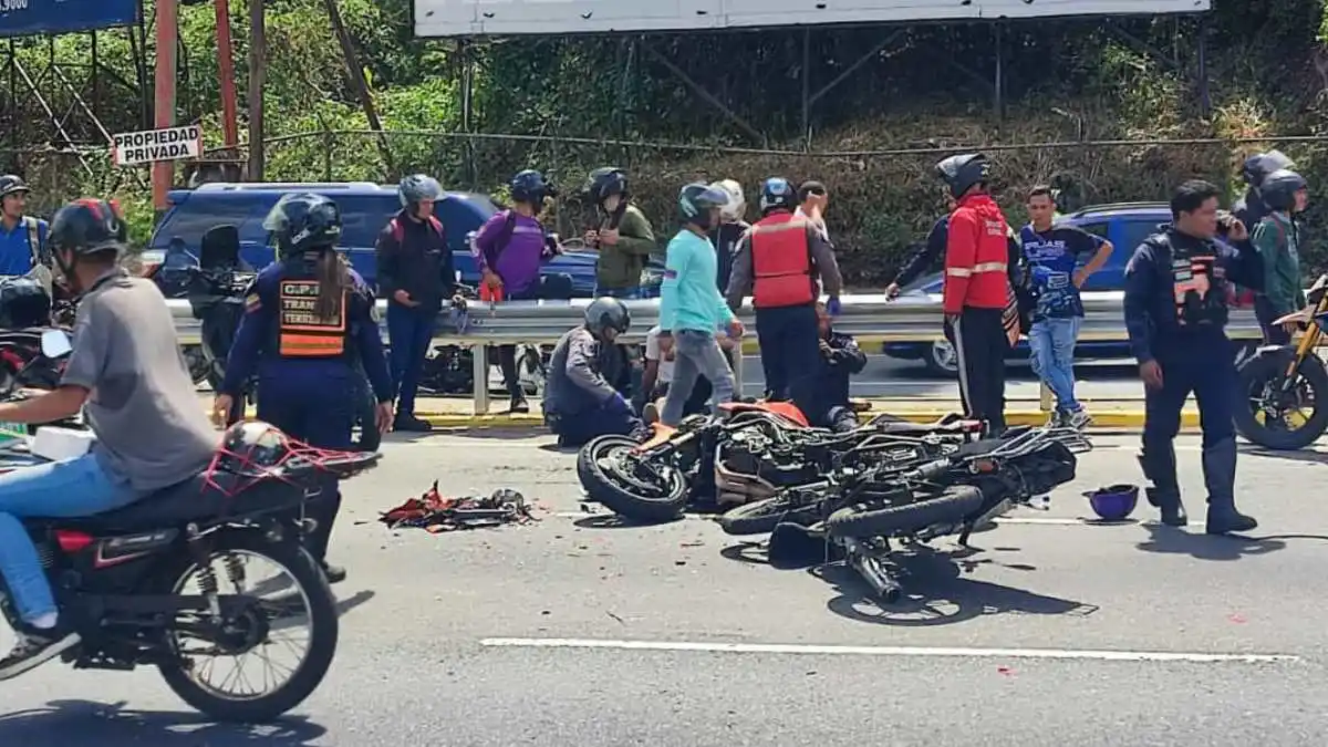 Murió al ser arrollada por un motorizado en Caracas, y menor saltó por los aires