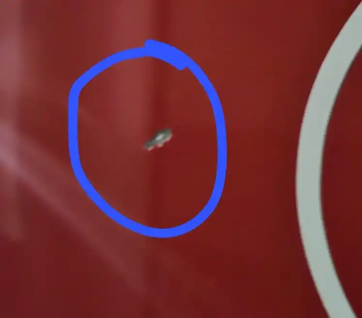 Las unidades de bomberos y los impactos de las piedras