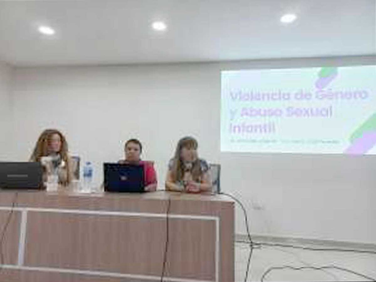 Conversatorio sobre violencia de 
género y abuso infantil en la UNaF