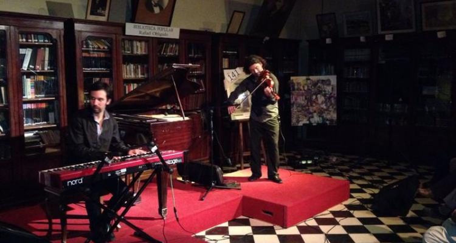 Gran presentación de La Korda en la Biblioteca Popular
