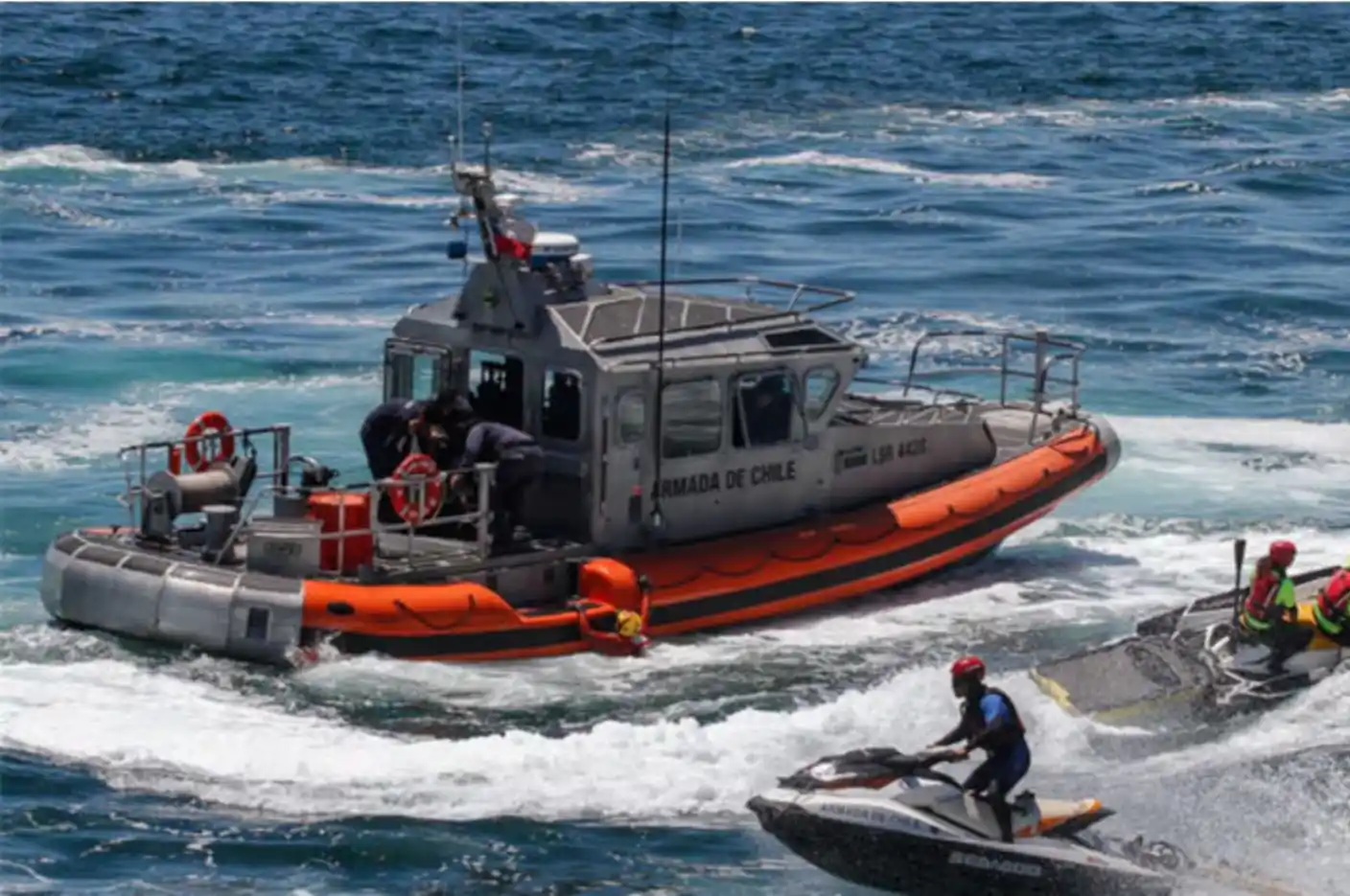 La nave, que transportaba a 32 pasajeros y dos tripulantes, había zarpado desde Osorno.