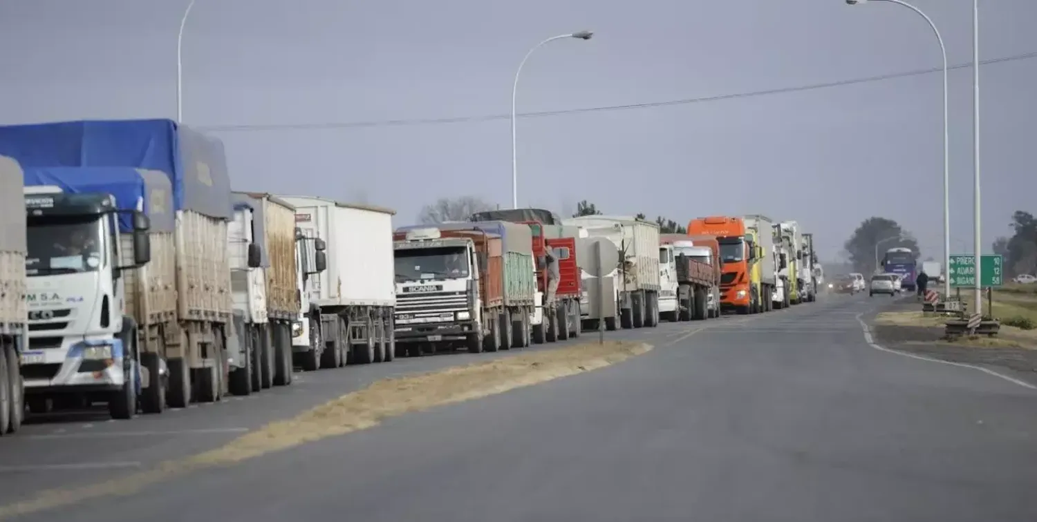 Transportistas de Santa Fe reclaman bajar impuestos por la crisis de la sequía