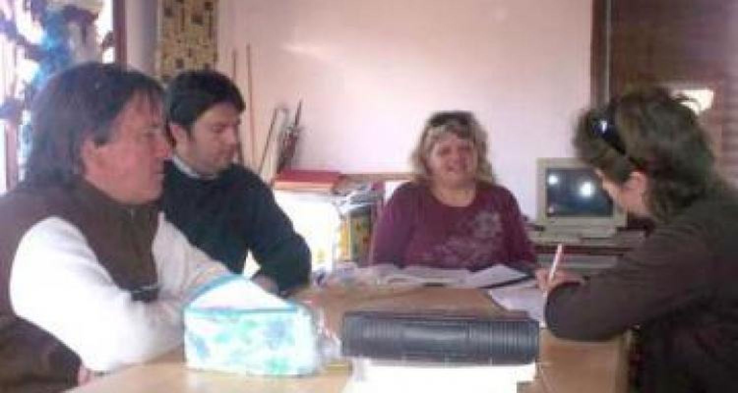 Una computadora para el centro de adultos de Pueblo Doyle