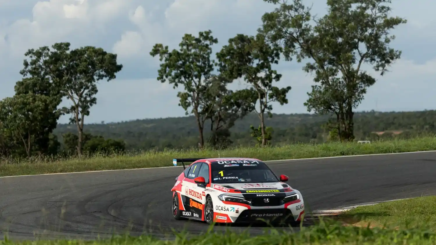 Leonel Pernía volverá a correr en Brasil.