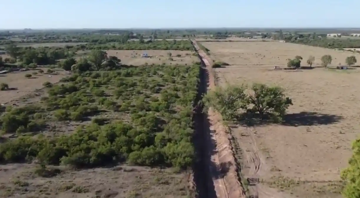 Se realizan trabajos de limpieza en el Canal de los Correntinos