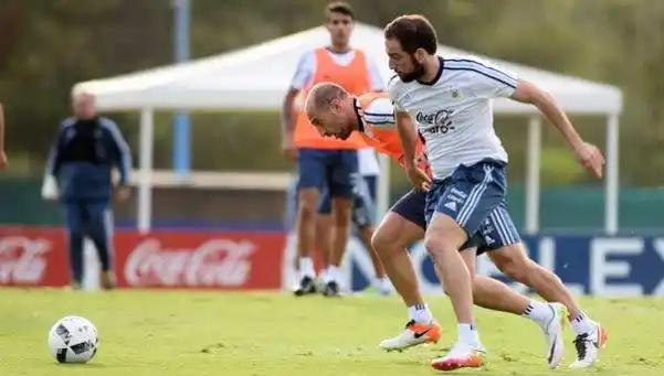 Martino mete mano: Higuaín jugará en lugar de Agüero