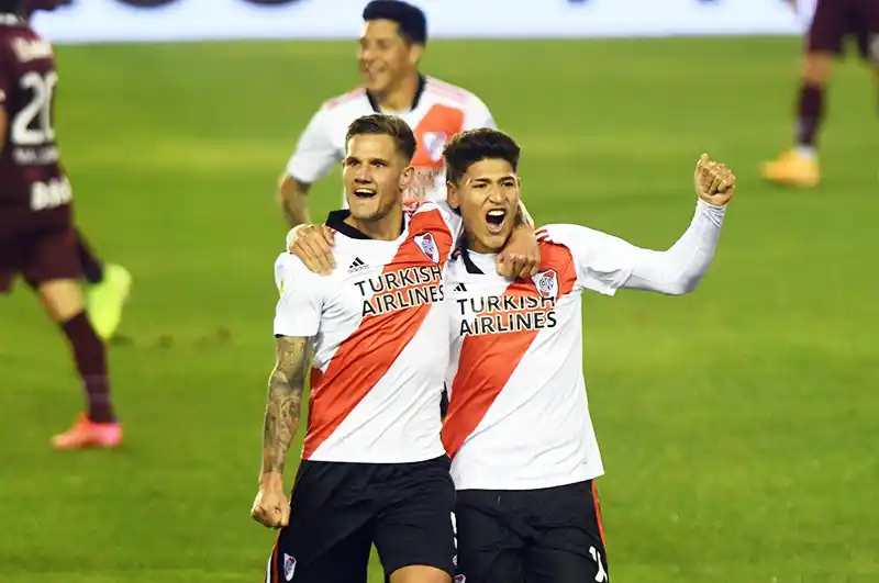 Un River imparable le ganó 3 a 0 a Lanús y quería más