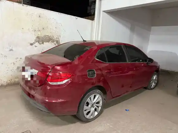 Aprehendieron a dos personas y secuestraron un vehículo con pedido de captura