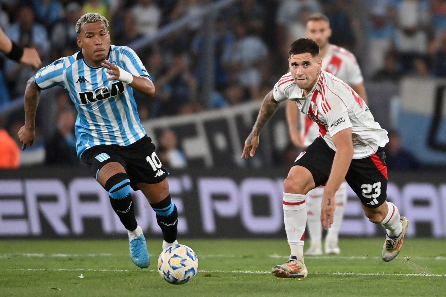 Racing le ganó el duelo final a River en Avellaneda