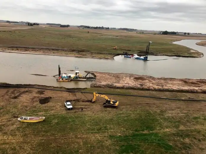 Trabajos en el Río Salado.