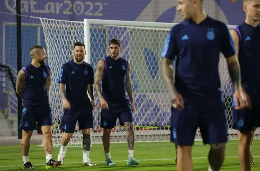 La Selección Argentina se entrenó por última vez de cara al duelo crucial con Australia y Scaloni tiene un par de dudas