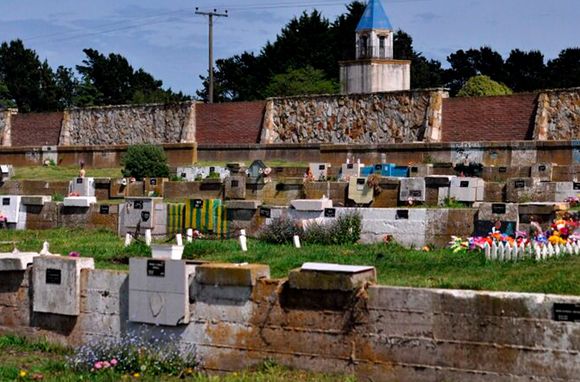 Abandono del cementerio: “Dejar caer los bienes municipales parece ser una marca registrada de Montenegro”