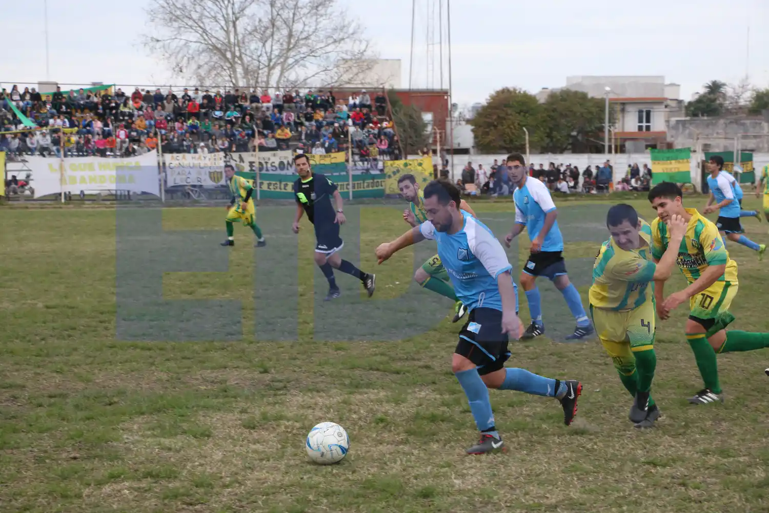 Sobre el final, Fiorotto le dio el triunfo a Defensores en el clásico 