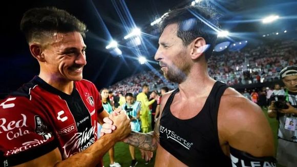 Cóccaro contó que Messi le pidió disculpas tras el cruce y mostró que se llevó su camiseta