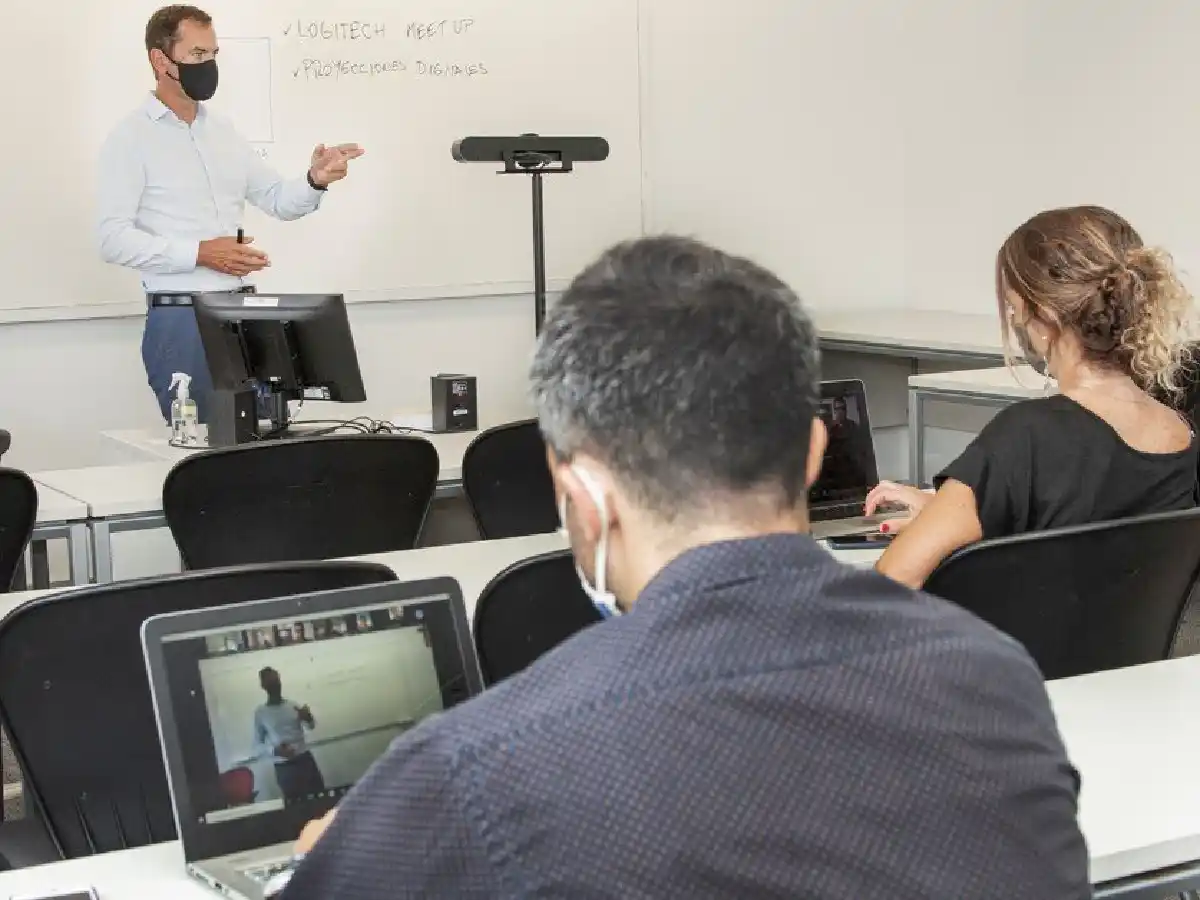 Las universidades volverán a la presencialidad: eliminaron el distanciamiento obligatorio en las aulas