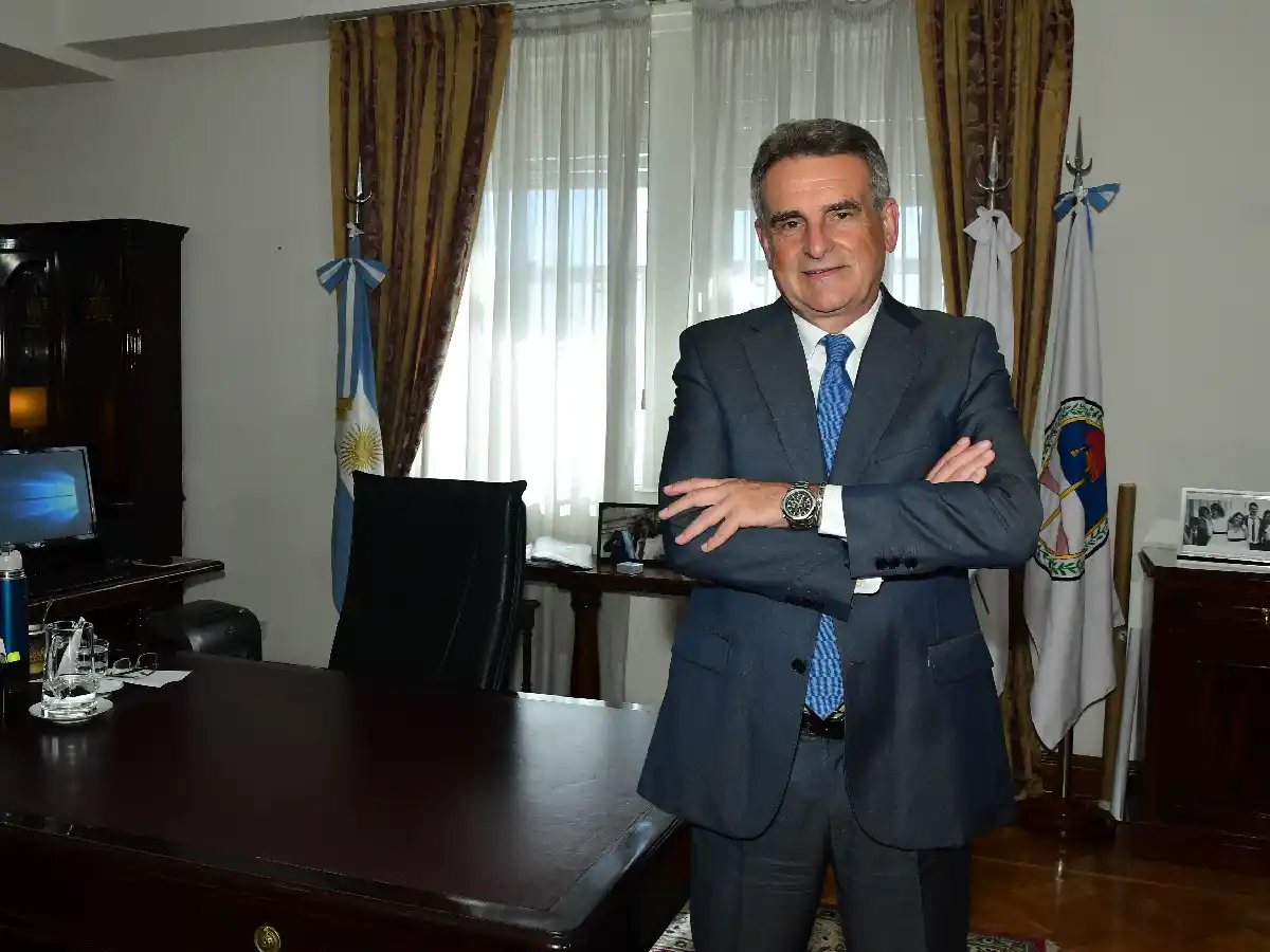 Rossi: "No vamos a involucrar a las Fuerzas Armadas en cuestiones de seguridad interior"  