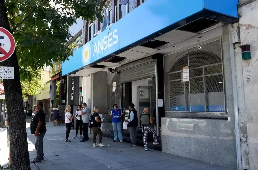 La sede de 13 entre 43 y 44 no atendió al público este lunes.