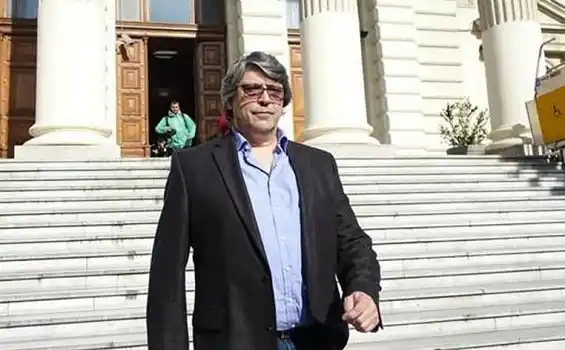 Detuvieron a un exjuez por formar una banda criminal con policías y barrabravas