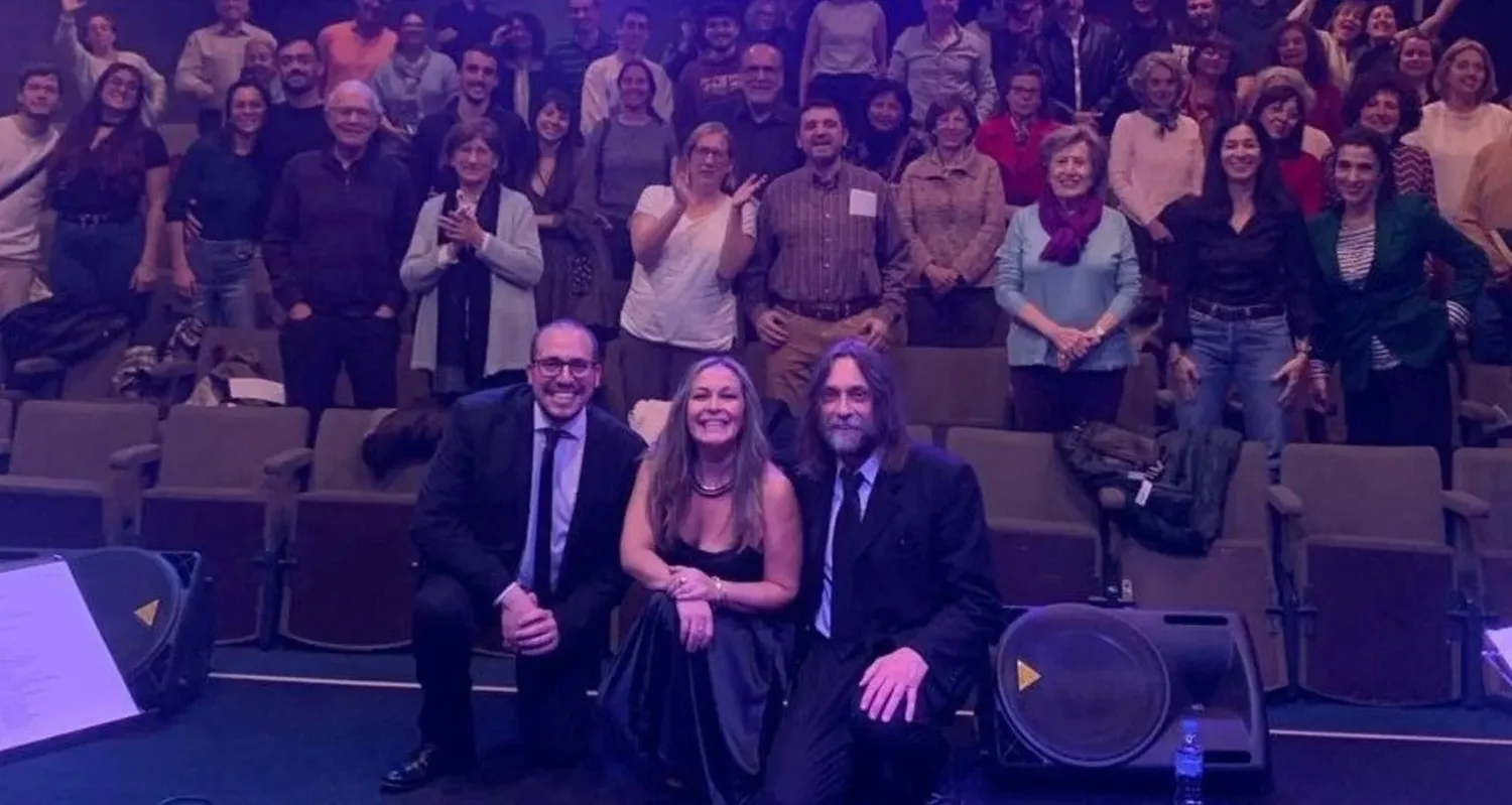 El Auditorio Colegio Mayor Argentino se llenó en Madrid para recibir a Tourné, Aneiros y Micol.