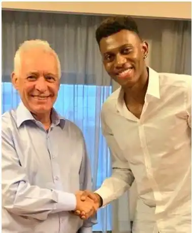 Cassierra firmó su contrato y se sumó al plantel de Racing