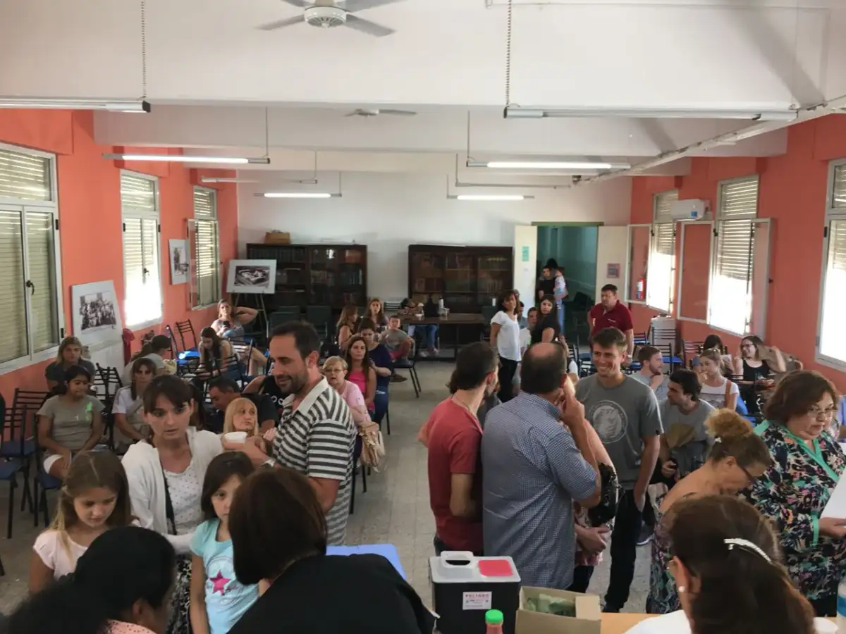 Fiebre amarilla: cola interminable para vacunarse ene  Hospital Iturraspe 