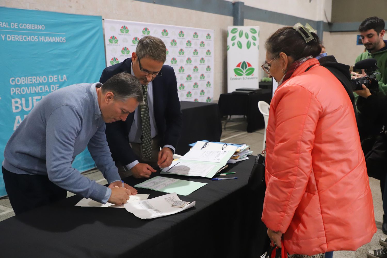 Esteban Echeverría: Intendente Gray encabezó jornada de escrituración de viviendas