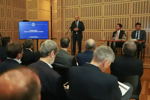 Puccini en la Mesa de Diálogo Interdisciplinaria para el Desarrollo Fluvial de la Vía Navegable