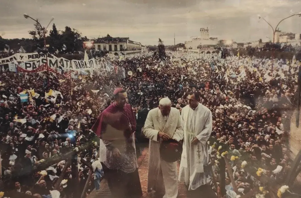 Luján volverá a recibir a un Papa tras 44 años: el antecedente de Juan Pablo II y el colectivo que pasó a la historia