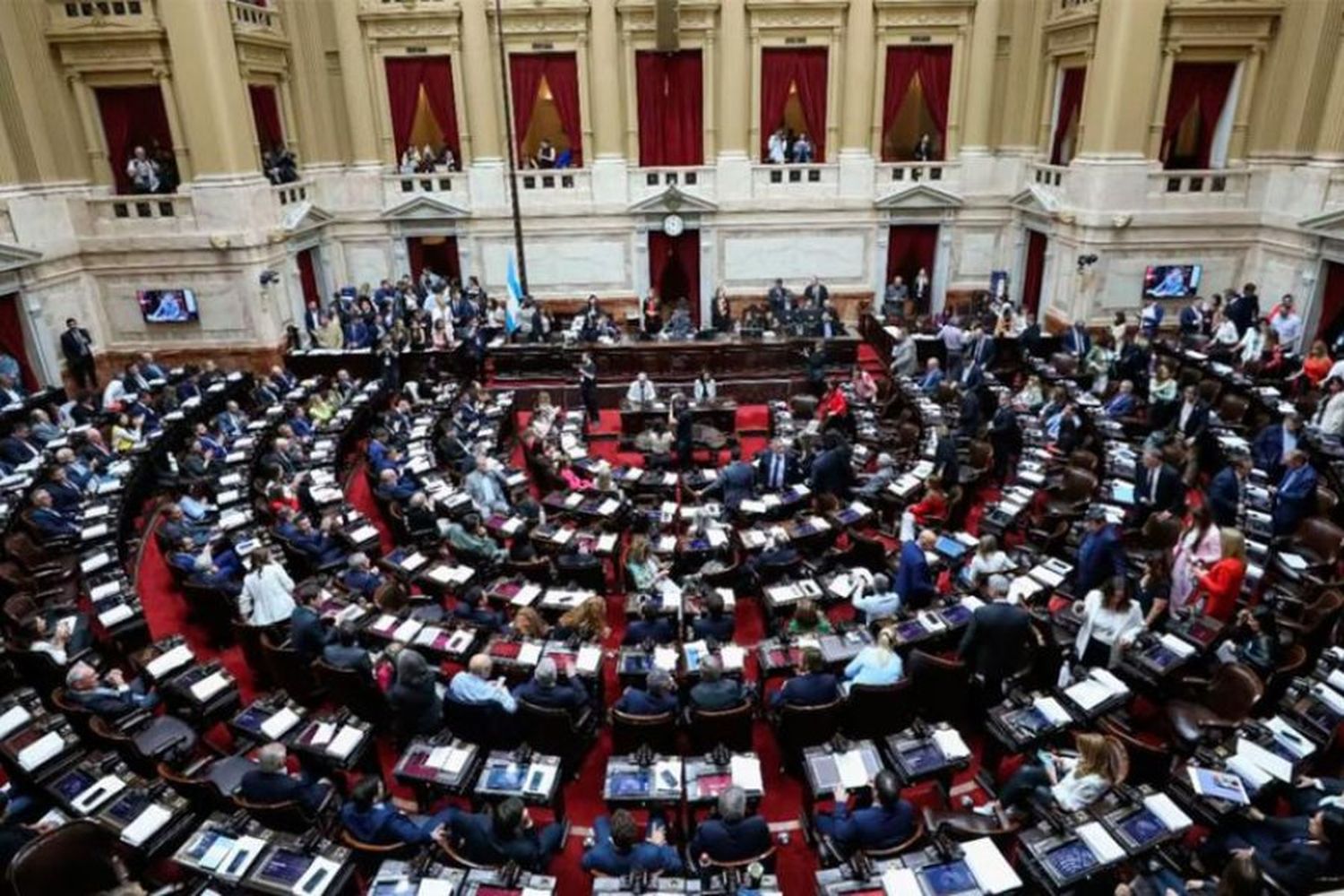 Se postergó la sesión especial en Diputados convocada por la oposición para limitar los DNU