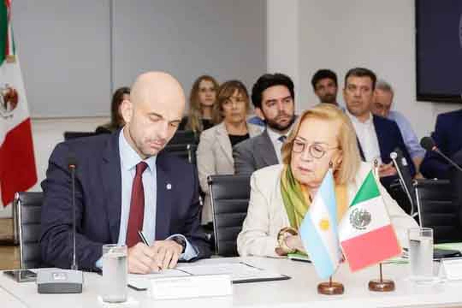 La Argentina firmó memorando de entendimiento con México por Cielos Abiertos