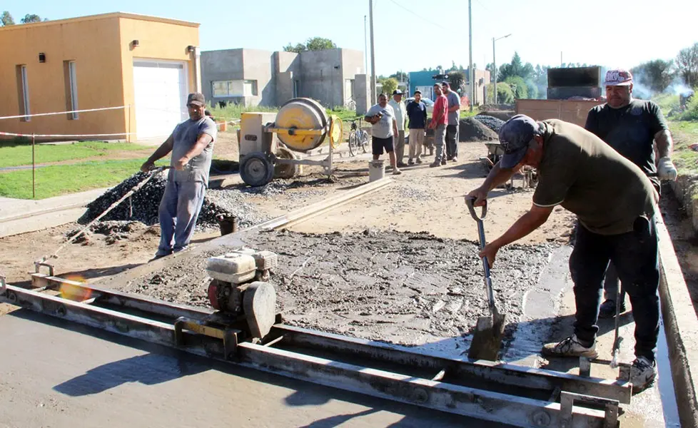 Avanza obra en un barrio y también la construcción de una pileta cubierta