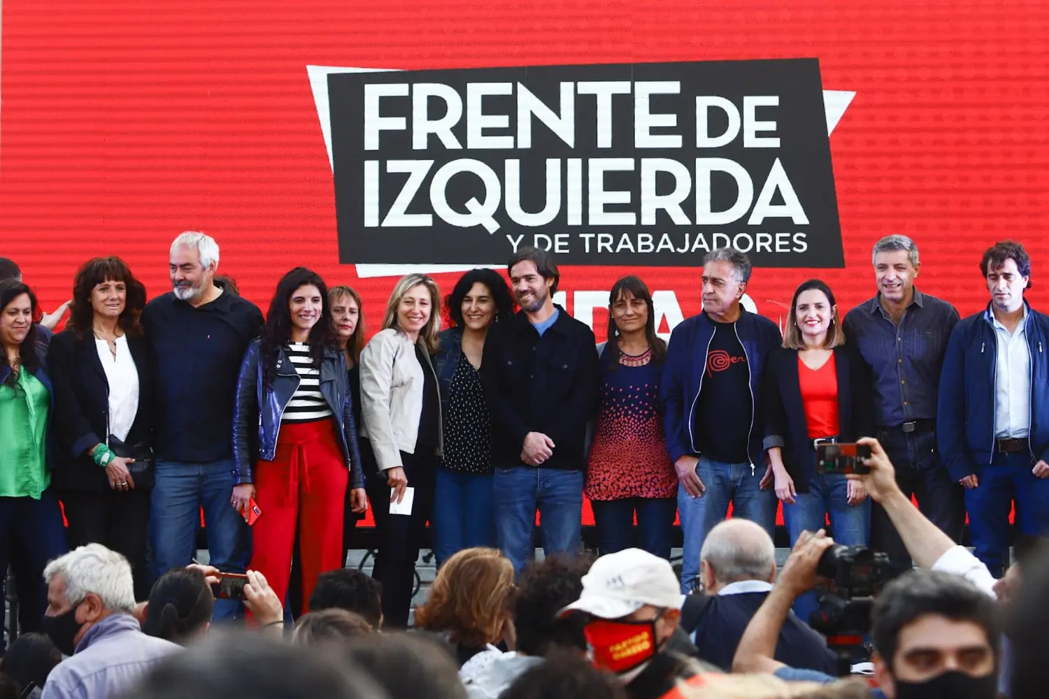 En el Cierre de campaña, Del Caño cuestionó al Frente de Todos "que dijo que venía a llenar la heladera pero siguió el ajuste"
