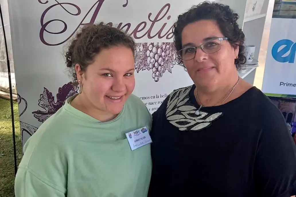 Son María Laura y Annelise, pero las reconocen como las mujeres viñateras de Lucas González