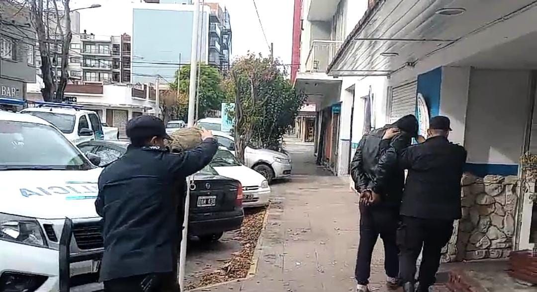 Detenidos por robar cableado telefónico.