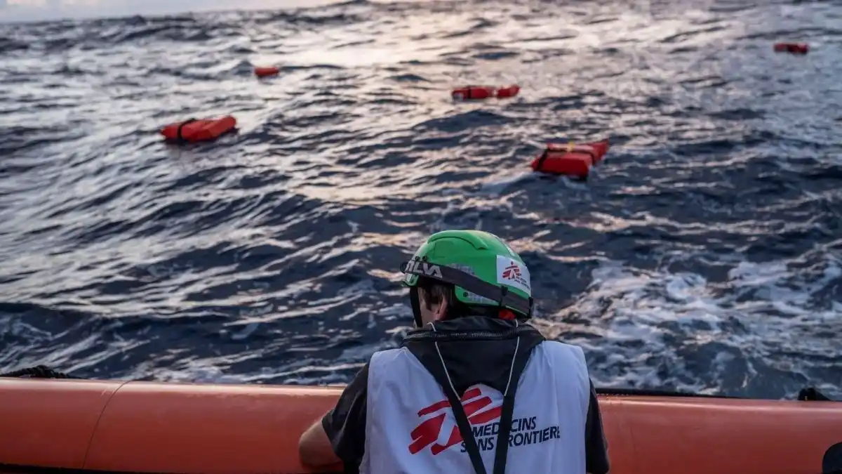 Crisis humanitaria en el Mediterráneo: barco de rescate llega a Sicilia con 10 cadáveres