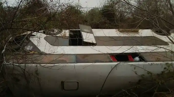 FALLA MECÁNICA TERMINÓ EN TRAGEDIA: dos muertos y varios heridos al volcarse un autobús en Lara