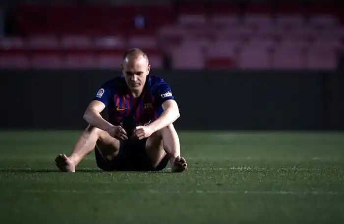 Andrés Iniesta en "el patio de su casa", el Camp Nou; dejará el fútbol a los 40 años (Vía: X).