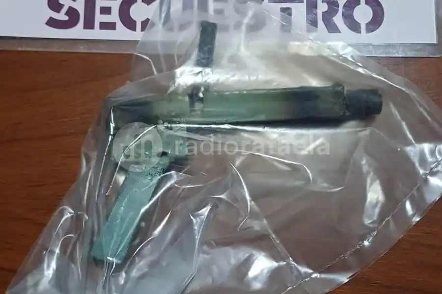 Secuestraron un arma casera y detuvieron a cinco personas tras un incidente