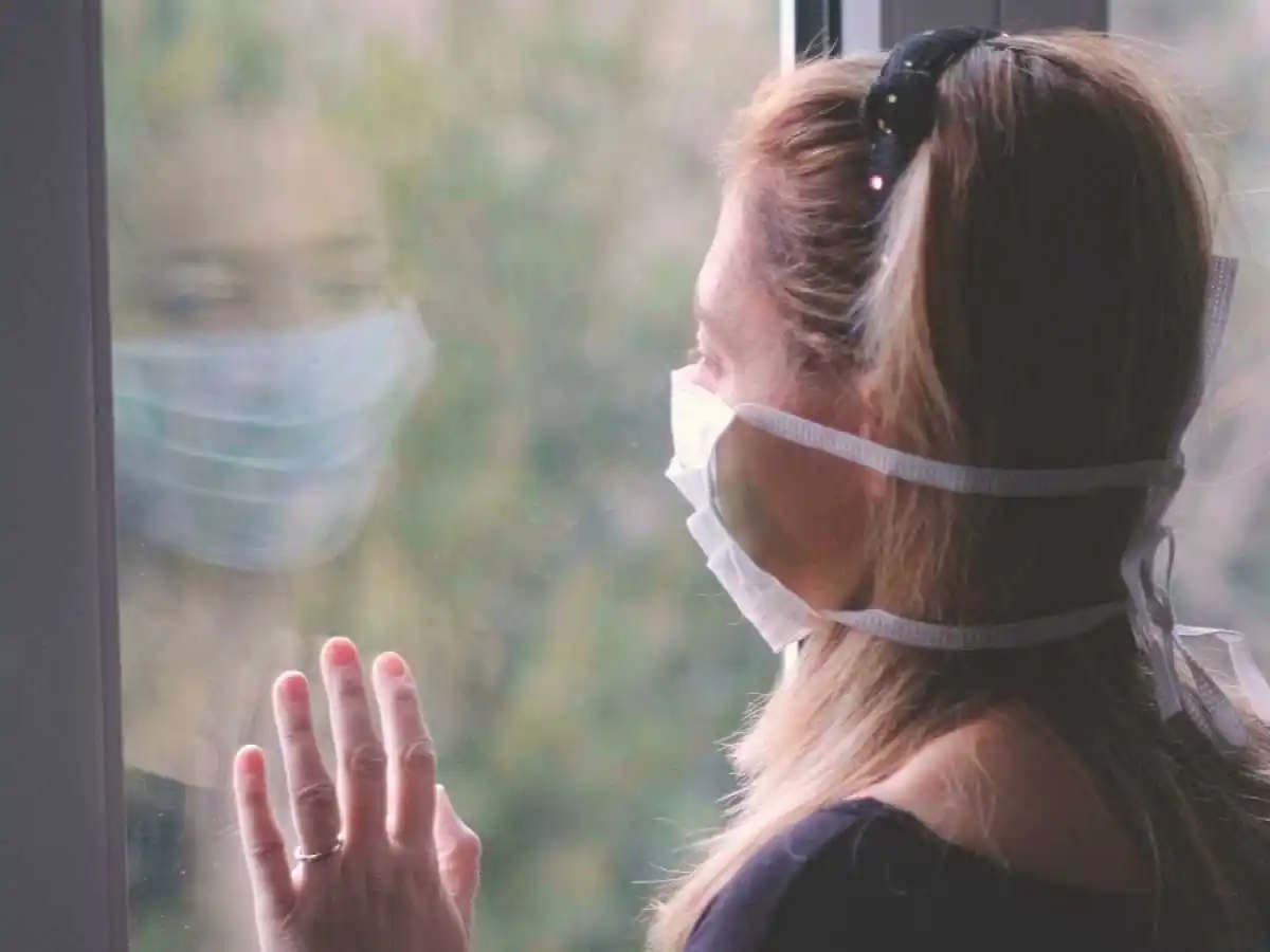 Angustia, miedo y culpa, tres sentimientos que acompañan a las personas con coronavirus   
