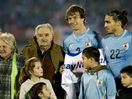 Pepe Mujica junto a Lugano y Cáceres en el Centenario de Montevideo.