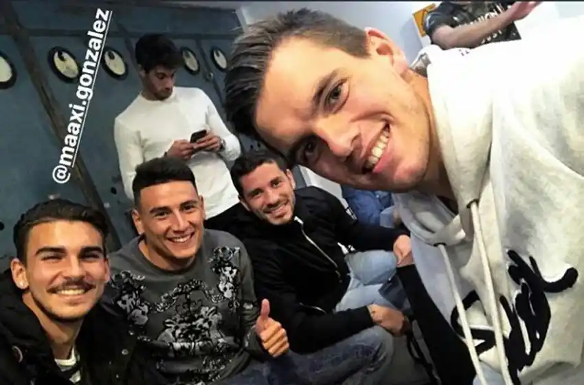 Lo Celso formó parte de la cena despedida de Mauricio Martínez, que dejará Central